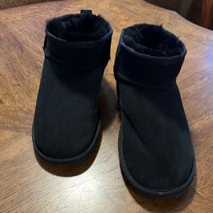 NWOT women’s size 9 Eddie Bauer Firelight Mini Shearling Lined Boots